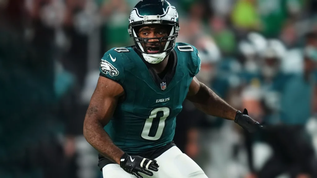  Bryce Huff wearing the jersey of Philadelphia Eagles rushes the passer against the Atlanta Falcons.